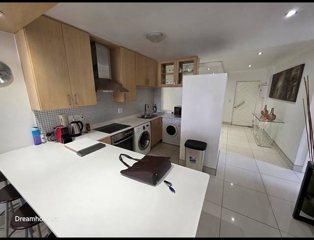 2 BEDROOM APARTMENT FOR SALE IN SANDTON CENTRAL